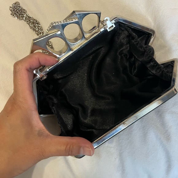 Black Four-Ring Clutch Bag - Picture 6 of 6